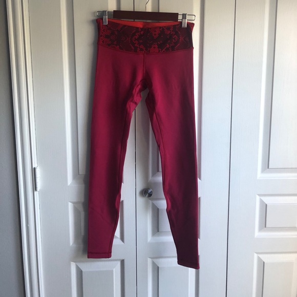 Lululemon Wunder Under Snake Red Reversible Crop - Picture 3 of 3